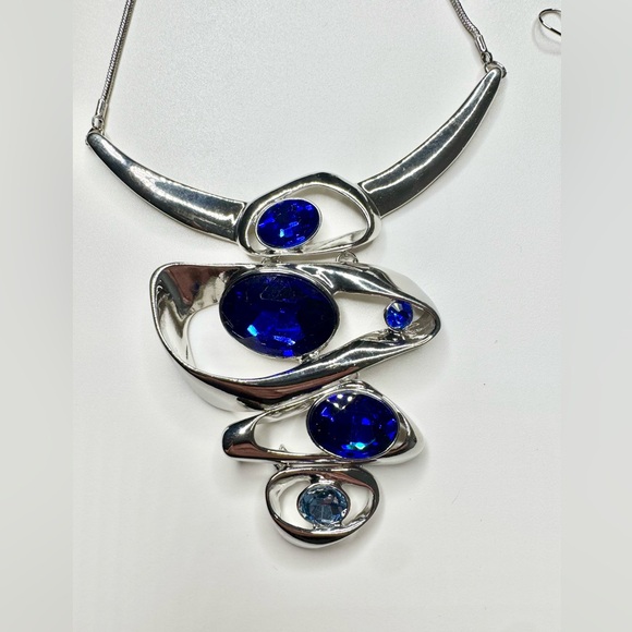 GORGEOUS SILVER ABSTRACT CRYSTAL AMETHYST STONES NECKLACE & EARRING SET - Picture 4 of 6